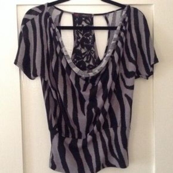 Racerback with lace detail top - Picture 4 of 9